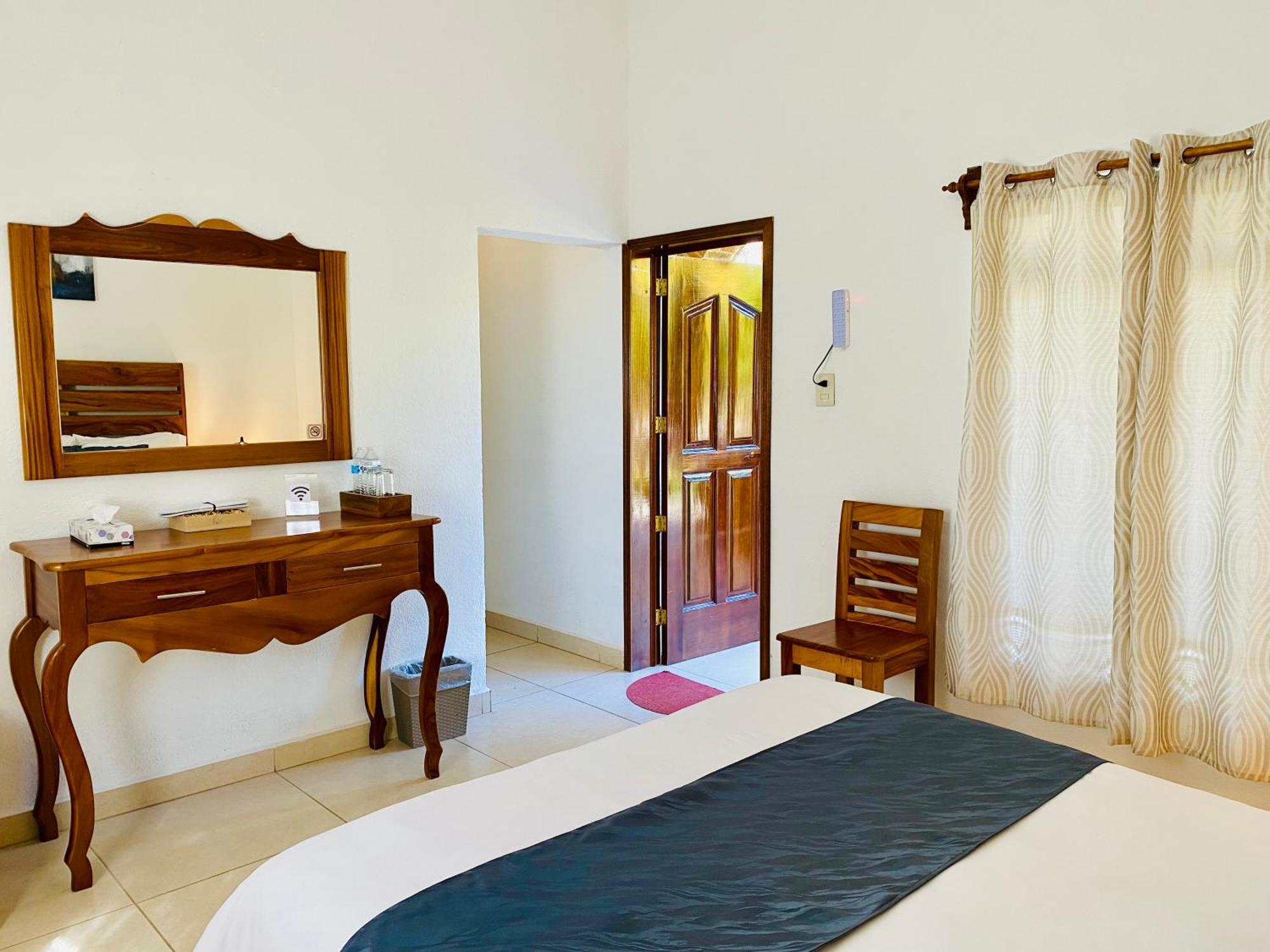 Club Vergel Resort Bernal Zewnętrze zdjęcie